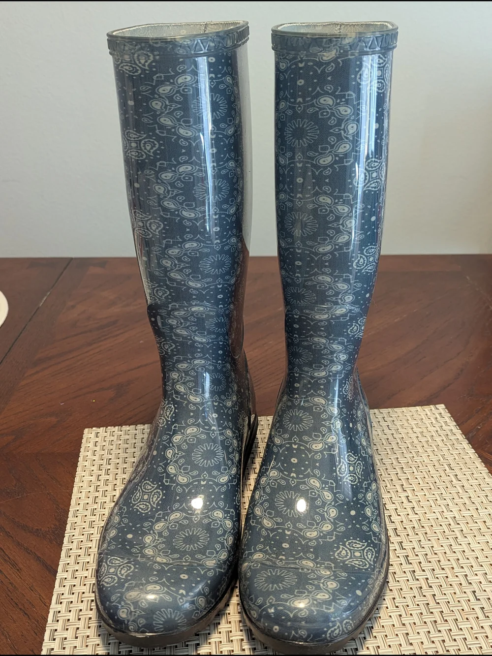 UGG Women's Navy Blue Patterned Rain Boots. Size 9.